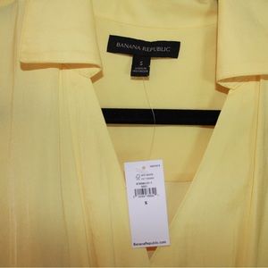 Brand new banana republic blouse, size M